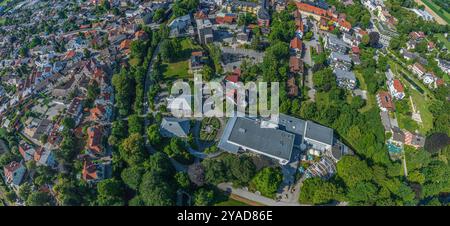 Ausblick auf Bad Aibling nahe Rosenheim im oberbayerischen Chiemgau die Kurstadt Bad Aibling in Oberbayern von oben Bad Aibling Kurpark Bayern Deutsch Foto Stock