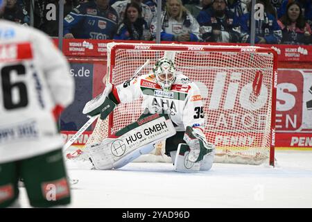 Schwenningen, Germania. 13 ottobre 2024. Markus Keller (Augsburger Panther) Schwenninger Wild Wings gegen Augsburger Panther Eishockey, DEL, Spieltag 9, Saison 2024/2025, 13.10.2024 foto: Eibner-Pressefoto/Sven Laegler credito: dpa/Alamy Live News Foto Stock