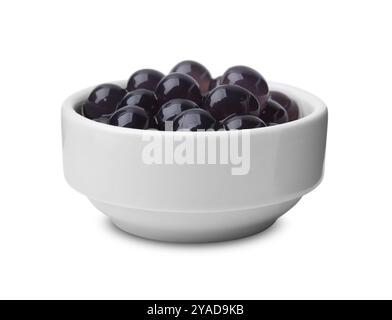 Perle di tapioca scure in ciotola isolate su bianco Foto Stock