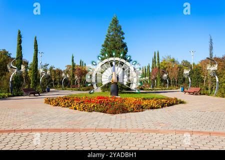 Dushanbe, Tagikistan - 20 ottobre 2022: La statua di Rudaki al Parco Rudaki di Dushanbe. Dushanbe è la capitale del Tagikistan. Foto Stock