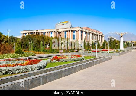 Dushanbe, Tagikistan - 20 ottobre 2022: Museo nazionale del Tagikistan. È un museo a Dushanbe, la capitale del Tagikistan. Foto Stock