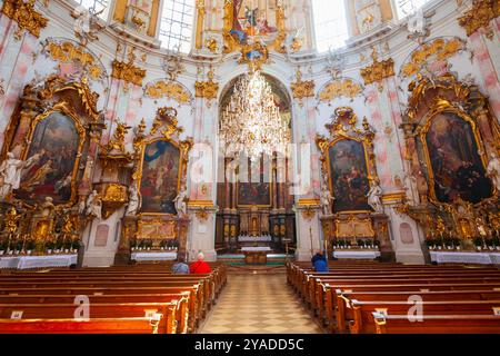 Ettal, Germania - 03 luglio 2021: Ettal Abbey Interior, è un monastero benedettino nel villaggio di Ettal vicino a Oberammergau e Garmisch-Partenk Foto Stock