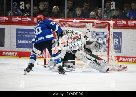 (v.l.n.r.) Mirko Hoefflin (Schwenninger Wild Wings #10) Markus Keller (Augsburger Panther) Schwenninger Wild Wings gegen Augsburger Panther Eishockey, DEL, Spieltag 9, Saison 2024/2025, 13.10.2024 foto: Eibner-Pressefoto/Sven Laegler Foto Stock