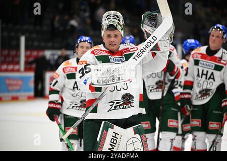 Jubel bei Markus Keller (Augsburger Panther) Schwenninger Wild Wings gegen Augsburger Panther Eishockey, DEL, Spieltag 9, Saison 2024/2025, 13.10.2024 foto: Eibner-Pressefoto/Sven Laegler Foto Stock