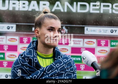 Selina Cerci (TSG Hoffenheim, 29) im Interview Google Pixel Frauen-Bundesliga, 1. FC K?LN - LE NORMATIVE DFB TSG HOFFENHEIM, K?LN, FRANZ-KREMER-STADION VIETANO QUALSIASI USO DI FOTOGRAFIE COME SEQUENZE DI IMMAGINI E/O QUASI-VIDEO. Foto Stock