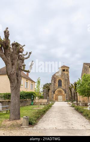 Bellissima chiesa romanica antica ad Anzy-le-Duc a Saone-et-Loire in Francia Foto Stock