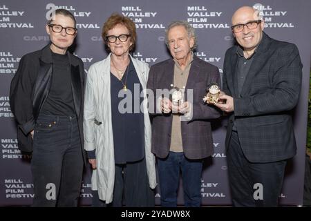 Mill Valley, Stati Uniti. 12 ottobre 2024. Il produttore Liz Kearney, il regista del Mill Valley Film Festival Zoe Elton, il direttore esecutivo del Mill Valley Film Festival Mark Fishkin, il regista Adam Elliot e i personaggi Grace e Gilbert Budel partecipano alla proiezione di "Memoir of a Snail" durante il 47th Mill Valley Film Festival all'Outdoor Art Club il 12 ottobre 2024 a Mill Valley, California. Foto: Picture Happy/imageSPACE credito: Imagespace/Alamy Live News Foto Stock