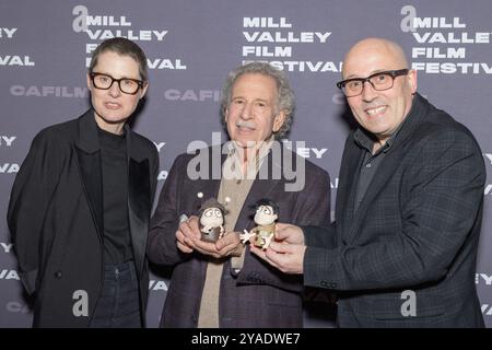 Mill Valley, Stati Uniti. 12 ottobre 2024. Il produttore Liz Kearney, il direttore esecutivo del Mill Valley Film Festival Mark Fishkin e il regista Adam Elliot, i personaggi Grace e Gilbert Budel partecipano alla proiezione di "Memoir of a Snail" durante il 47th Mill Valley Film Festival all'Outdoor Art Club il 12 ottobre 2024 a Mill Valley, California. Foto: Picture Happy/imageSPACE credito: Imagespace/Alamy Live News Foto Stock