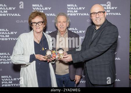 Mill Valley, Stati Uniti. 12 ottobre 2024. Mill Valley Film Festival Director of Programming Zoe Elton, Mill Valley Film Festival Executive Director Mark Fishkin, Director Adam Elliot, e i personaggi Grace e Gilbert Budel partecipano alla proiezione di "Memoir of a Snail" durante il 47th Mill Valley Film Festival all'Outdoor Art Club il 12 ottobre 2024 a Mill Valley, California. Foto: Picture Happy/imageSPACE credito: Imagespace/Alamy Live News Foto Stock