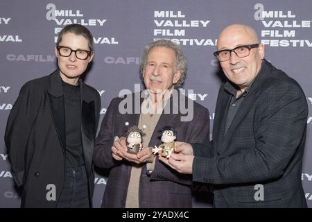 Mill Valley, Stati Uniti. 12 ottobre 2024. Il produttore Liz Kearney, il direttore esecutivo del Mill Valley Film Festival Mark Fishkin e il regista Adam Elliot, i personaggi Grace e Gilbert Budel partecipano alla proiezione di "Memoir of a Snail" durante il 47th Mill Valley Film Festival all'Outdoor Art Club il 12 ottobre 2024 a Mill Valley, California. Foto: Picture Happy/imageSPACE/Sipa USA credito: SIPA USA/Alamy Live News Foto Stock