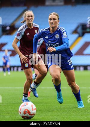 Birmingham, Regno Unito. 13 ottobre 2024. Birmingham, Inghilterra, 13 ottobre 2024: Ruby Mace (30 Leicester City) sul pallone durante la partita della Barclays Womens Super League tra Aston Villa e Leicester City al Villa Park di Birmingham, Inghilterra (Natalie Mincher/SPP) credito: SPP Sport Press Photo. /Alamy Live News Foto Stock