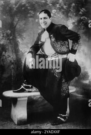 Carlos Gardel. Ritratto del cantautore argentino di origine francese, Carlos Gardel (nato Charles Romuald Gardès; 1890-1935) nel 1923. Gardel fu una delle figure più importanti nella storia del tango. Foto Stock