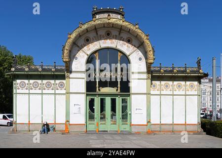 Stazione Karlsplatz Stadtbahn, progettata in stile Art Nouveau Foto Stock