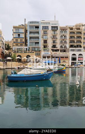 Spinola Bay. St. Giljan. Hafen. Porta. Mare. Meer. Schiffe. Boote. barca. Malta. Foto Stock