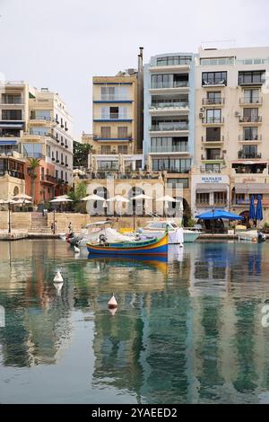 Spinola Bay. St. Giljan. Hafen. Porta. Mare. Meer. Schiffe. Boote. barca. Malta. Foto Stock