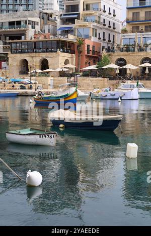 Spinola Bay. St. Giljan. Hafen. Porta. Mare. Meer. Schiffe. Boote. barca. Malta. Foto Stock