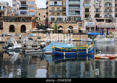 Spinola Bay. St. Giljan. Hafen. Porta. Mare. Meer. Schiffe. Boote. barca. Malta. Foto Stock