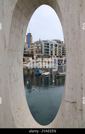 Amore. Liebe. Skulptur. scultura. Malta. St. Giljan. Porta. Hafen. Stein. Marmor. Foto Stock