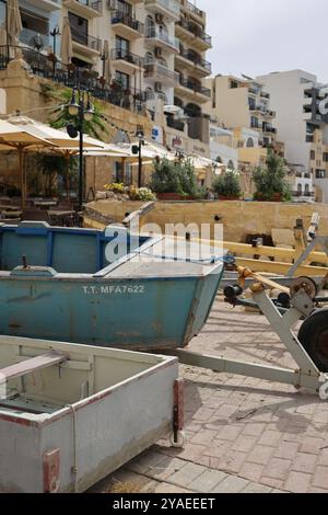 Stivale Türkises altes. Riparaz. vecchia barca turchese. riparazione. St. Giljan. Malta. Porto. Hafen. Foto Stock