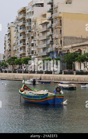 Spinola Bay. St. Giljan. Hafen. Porta. Mare. Meer. Schiffe. Boote. barca. Malta. Foto Stock