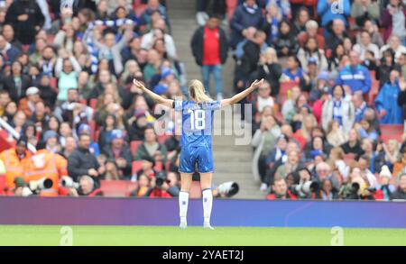 Wieke Kaptein ringrazia i tifosi in viaggio durante il Barclays fa Women's Super League match tra Arsenal e Chelsea all'Emirates Stadium di Londra, sabato 12 ottobre 2024. (Foto: Jade Cahalan | mi News) crediti: MI News & Sport /Alamy Live News Foto Stock