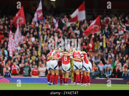 Arsenal si accomoda prima del Barclays fa Women's Super League match tra Arsenal e Chelsea all'Emirates Stadium di Londra, sabato 12 ottobre 2024. (Foto: Jade Cahalan | mi News) crediti: MI News & Sport /Alamy Live News Foto Stock