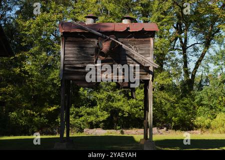 gin di cotone abbandonato. Foto Stock