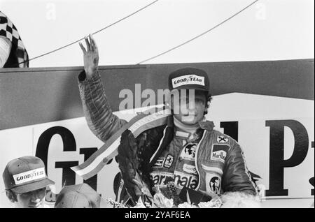 Archive Photo Netherland Grand Prix: Grand Prix Zandvoort; Niki Lauda durante la cerimonia di premiazione 1977 Foto Stock