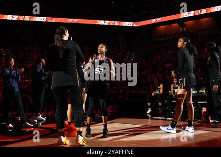 Uncasville, Connecticut, Stati Uniti. 6 settembre 2024. La guardia del sole del Connecticut Tyasha Harris (52) è stata introdotta prima di una partita WNBA tra i Las Vegas Aces e i Connecticut Sun alla Mohegan Sun Arena di Uncasville, Connecticut. Erica Denhoff/CSM/Alamy Live News Foto Stock