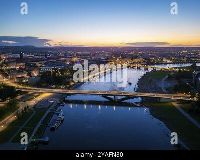 La parte crollata del ponte Carola di Dresda è in fase di demolizione, il ponte Carola di Dresda, Dresda, Sassonia, Germania, Europa Foto Stock