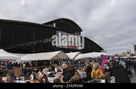 Anderlecht, regione di Bruxelles capitale, Belgio, 12 07 2019 acquisti locali al mercato dei mattatoi, Europa Foto Stock