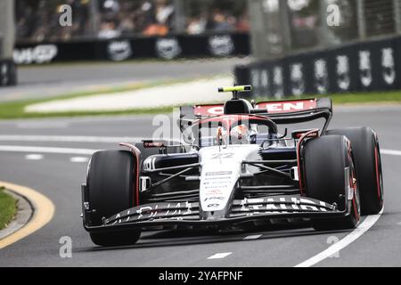MELBOURNE, AUSTRALIA, 1 APRILE: Yuki Tsunoda del Giappone guida la Scuderia AlphaTauri AT04 in pratica durante il Gran Premio d'Australia 2023 ad Albert Foto Stock