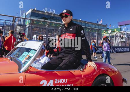 MELBOURNE, AUSTRALIA, 2 APRILE: Zhou Guanyu della Cina guida l'Alfa Romeo F1 C43 Ferrari il giorno della gara durante il Gran Premio d'Australia 2023 ad Albert P. Foto Stock