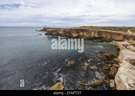 ROBE AUSTRALIA, 11 aprile 2023: L'iconica architettura della storica Robe e l'iconico obelisco in una tempesta giornata autunnale sulla Limestone Coast, South Austra Foto Stock