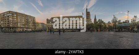 Ixelles, Bruxelles, Belgio, 10 09 2018: Giovani che si divertono in una serata di fine estate intorno a Flagey, in Europa Foto Stock