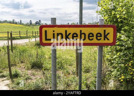 Linkebeek, Brabante fiammingo - Belgio, 05 29 2020 segno del piccolo impianto comune di Linkebeek Foto Stock