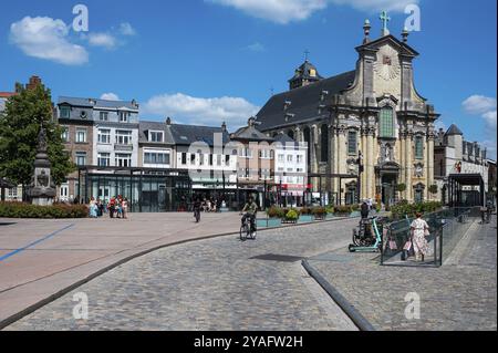 Mechelen, Provincia di Anversa - Belgio, 07 08 2022, edifici storici della città vecchia di Ijzeren Leen Foto Stock