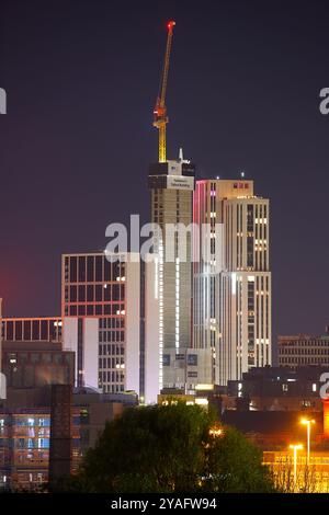 Il nuovo edificio più alto di Leeds 'Cirrus Point' è attualmente in costruzione nell'area Arena Quarter del centro di Leeds Foto Stock