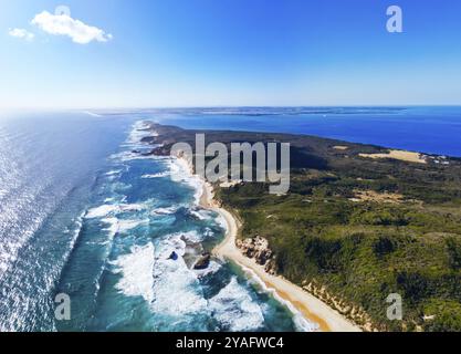 Un colpo aereo della penisola di Mornington verso Point Nepean e Port Phillip Bay a Victoria, Australia, Oceania Foto Stock