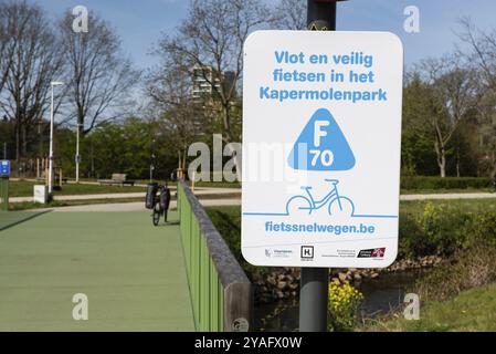 Hasselt, Limburgo, Belgio, 04 12 2022, segno della pista ciclabile F70 da Hasselt a Bilzen, Europa Foto Stock