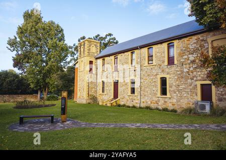 Hahndorf, Australia meridionale, 12 aprile 2023: Vista sulla strada principale dell'iconica città tedesca di Hahndorf nell'area delle colline di Adelaide, Australia meridionale, Foto Stock