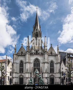 Ixelles, Bruxelles, Belgio, 04 27 2019 la facciata della chiesa cattolica di San Bonifacio nel quartiere Boniface-Matonge, Europa Foto Stock