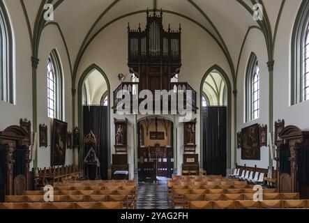 Lovenjoel, regione del Brabante fiammingo, Belgio, 01 29 2022: Design interno della chiesa gotica di Saint Lambert, Europa Foto Stock