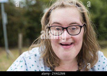 Ritratto di una ragazza di 38 anni con la sindrome di Down, Hakendover, Belgio, Europa Foto Stock