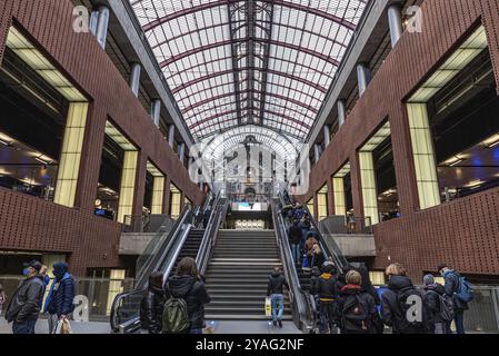 Anversa, Fiandre, Belgio, 12 28 2020 - Design interno della rinnovata stazione ferroviaria centrale, Europa Foto Stock