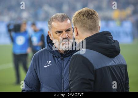 MELBOURNE, AUSTRALIA, 22 MAGGIO: Ange Postecoglou del Tottenham Hotspur e Eddie Howe del Newcastle United prima di giocare durante la Global Football Week Foto Stock