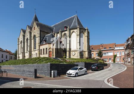 Wemmel, regione fiamminga, Belgio, 09 01 2021 facciata e dintorni periferici della chiesa cattolica, Europa Foto Stock