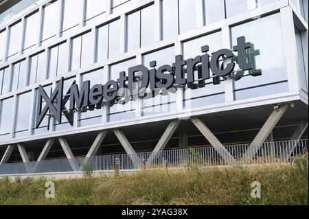 Diegem, regione Brabante fiamminga, Belgio, 09 18 2022, facciata della società Meet District per uffici di riunione remoti vicino all'aeroporto, Europa Foto Stock