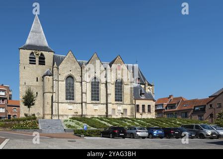 Wemmel, regione fiamminga, Belgio, 09 01 2021 facciata e dintorni periferici della chiesa cattolica, Europa Foto Stock