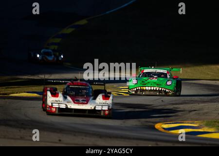 77 HEINRICH Laurin (deu), ANDLAUER Julien (fra), CHRISTENSEN Michael (dnk), AO Racing, Porsche 911 GT3 R, azione durante il Motul Petit le Mans 2024, 11° round del Campionato IMSA Sportscar 2024, dal 10 al 12 ottobre 2024 sul circuito Michelin Raceway Road Atlanta a Braselton, Georgia, Stati Uniti d'America - Photo Joao Filipe/DPPI Credit: DPPI News Live/Alamy Foto Stock